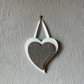 Coeur en bois décoratif coloré