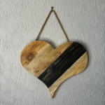 Coeur en bois décoratif coloré
