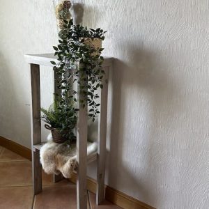 sellette en bois gris