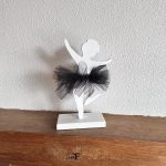Danseuse blanche tutu noir
